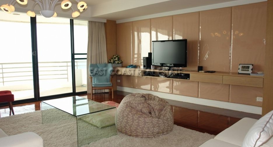 For rent 3 bedrooms condo in Bang Lamung, Chonburi
