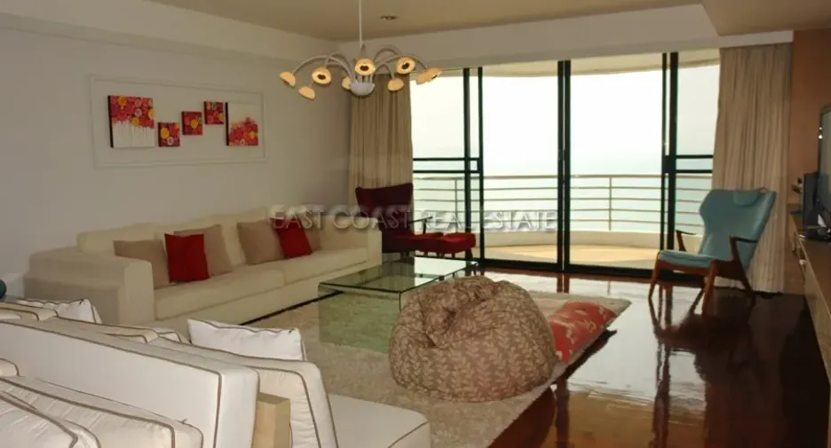 For rent 3 bedrooms condo in Bang Lamung, Chonburi