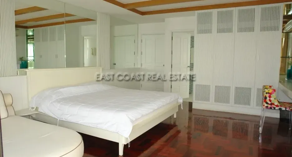 For rent 3 bedrooms condo in Bang Lamung, Chonburi