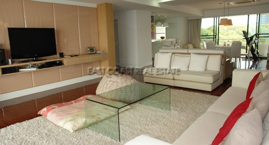 For rent 3 bedrooms condo in Bang Lamung, Chonburi