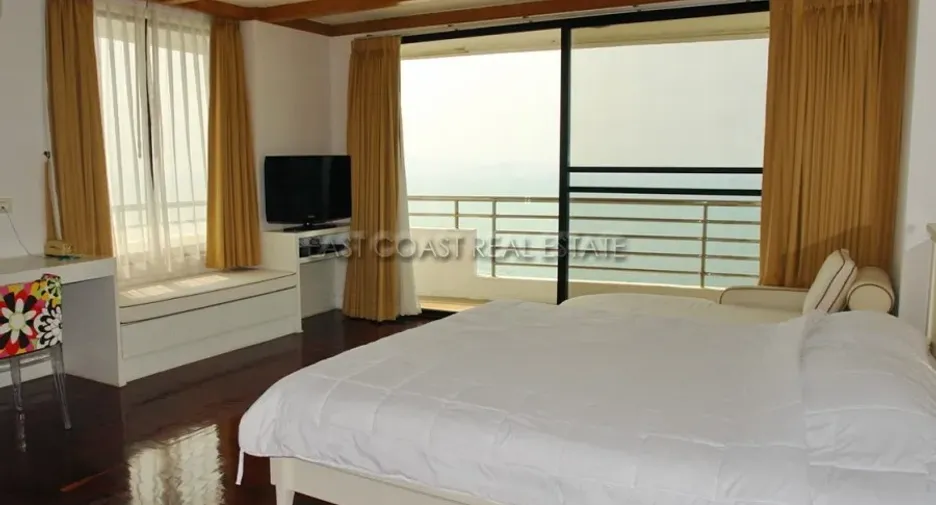 For rent 3 bedrooms condo in Bang Lamung, Chonburi