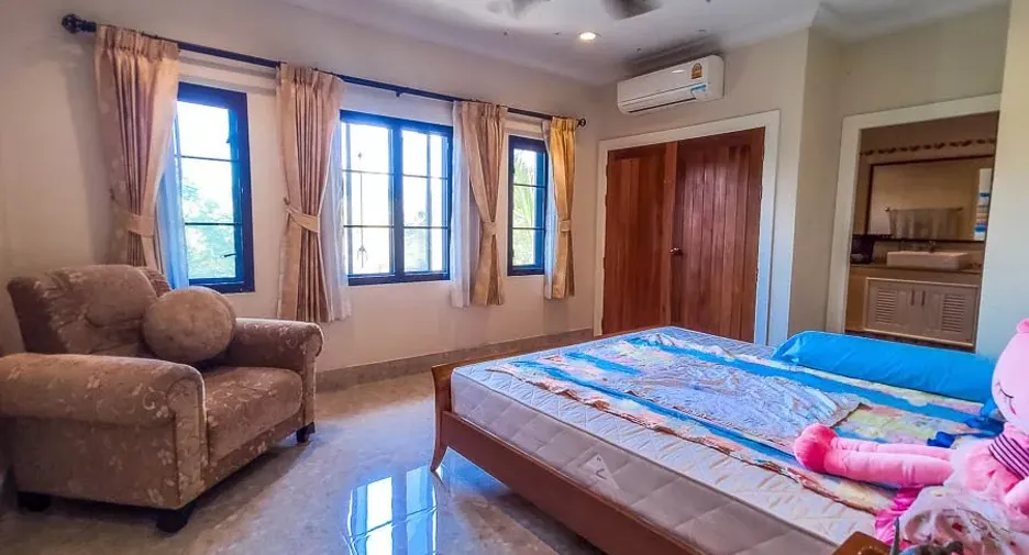 For sale 6 bed villa in San Pa Tong, Chiang Mai