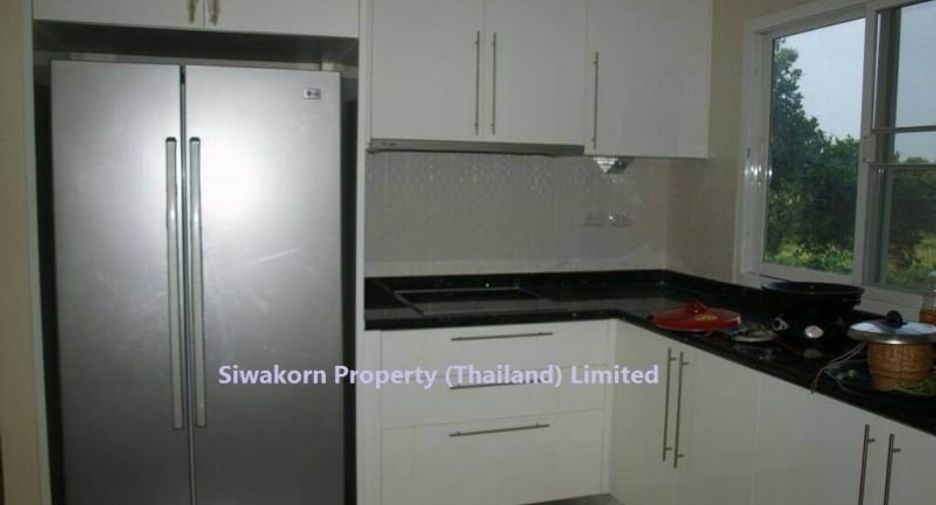À louer et à vendre 10 chambres villa à Sattahip, Chonburi