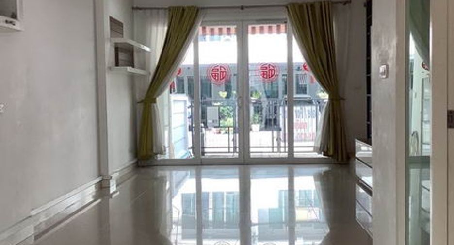 For sale and for rent 4 bed townhouse in Wang Thonglang, Bangkok