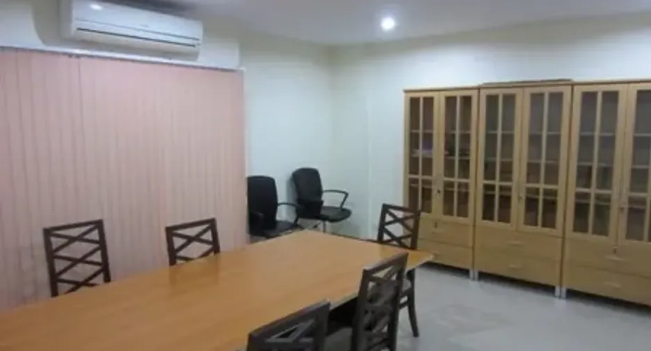 For rent and for sale 4 bedrooms office in Wang Thonglang, Bangkok