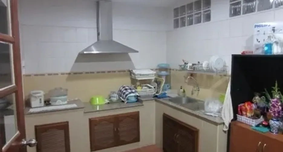 For rent and for sale 4 bedrooms office in Wang Thonglang, Bangkok