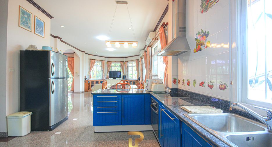 For sale 4 bedrooms villa in Cha Am, Phetchaburi