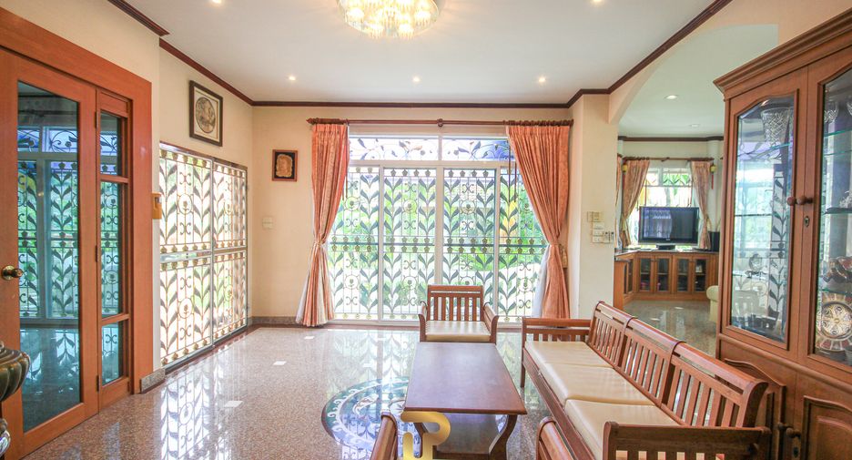 For sale 4 bedrooms villa in Cha Am, Phetchaburi