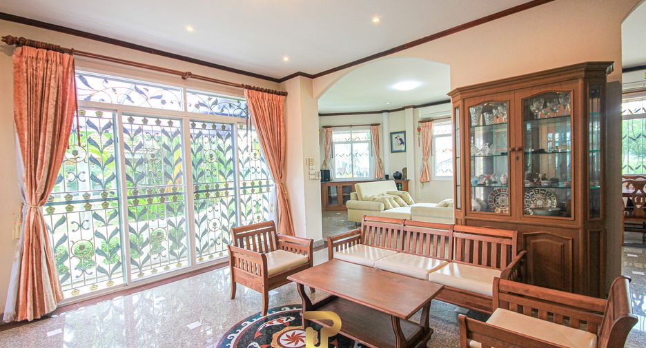 For sale 4 bedrooms villa in Cha Am, Phetchaburi