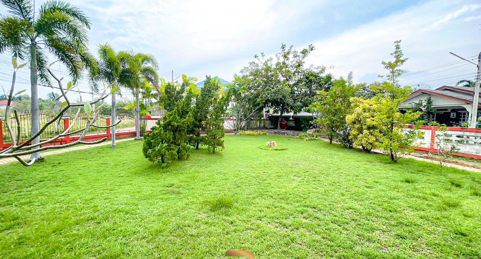 For sale 4 bedrooms villa in Cha Am, Phetchaburi