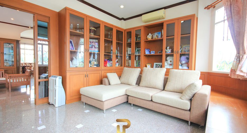 For sale 4 bedrooms villa in Cha Am, Phetchaburi