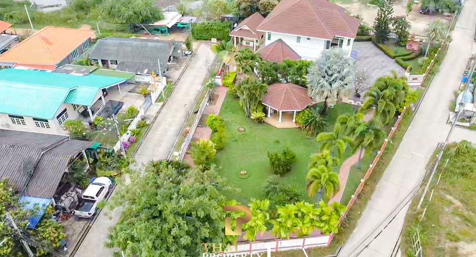 For sale 4 bedrooms villa in Cha Am, Phetchaburi