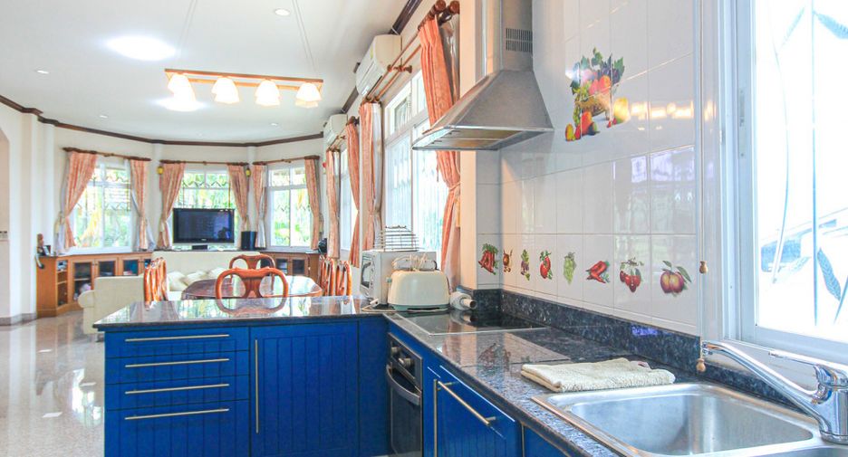 For sale 4 bedrooms villa in Cha Am, Phetchaburi