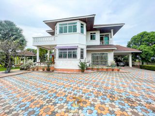 For sale 4 bedrooms villa in Cha Am, Phetchaburi