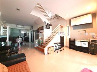 For sale 3 bed townhouse in Lat Phrao, Bangkok