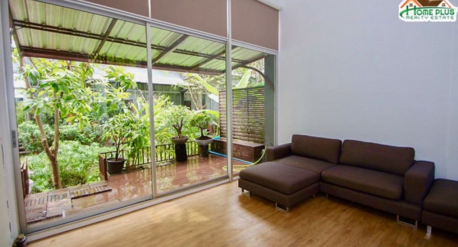 Casa adosada en alquiler y en venta de 3 habitaciones en Khan Na Yao, Bangkok
