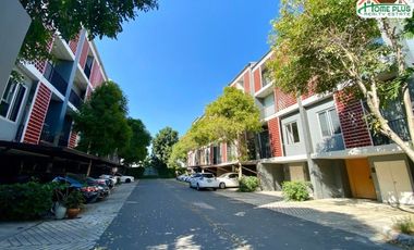 For rent and for sale 3 bedrooms townhouse in Khan Na Yao, Bangkok