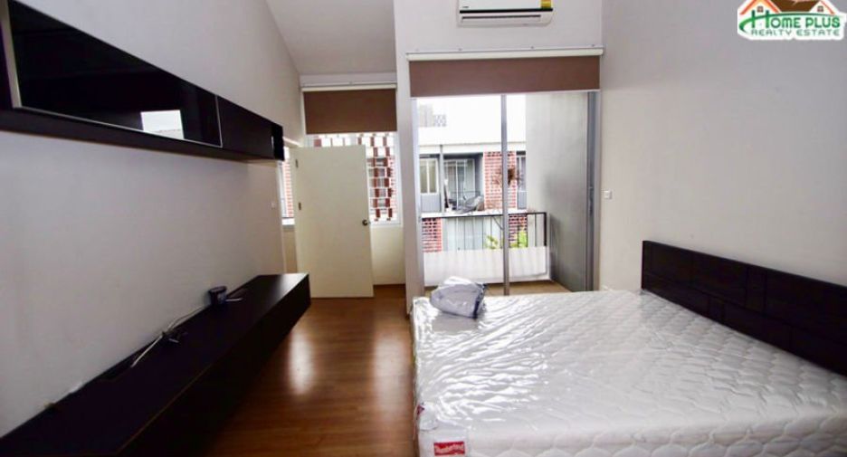Casa adosada en alquiler y en venta de 3 habitaciones en Khan Na Yao, Bangkok