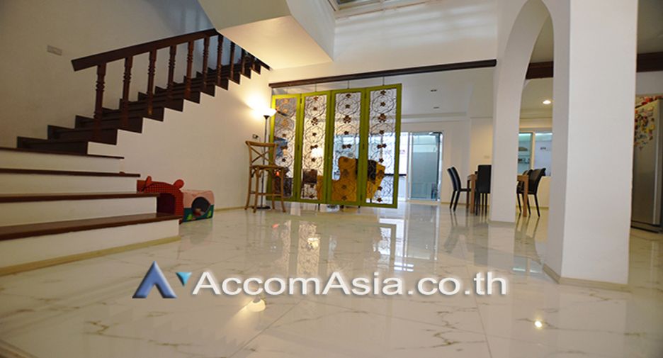 For sale 2 bed townhouse in Khlong Toei, Bangkok