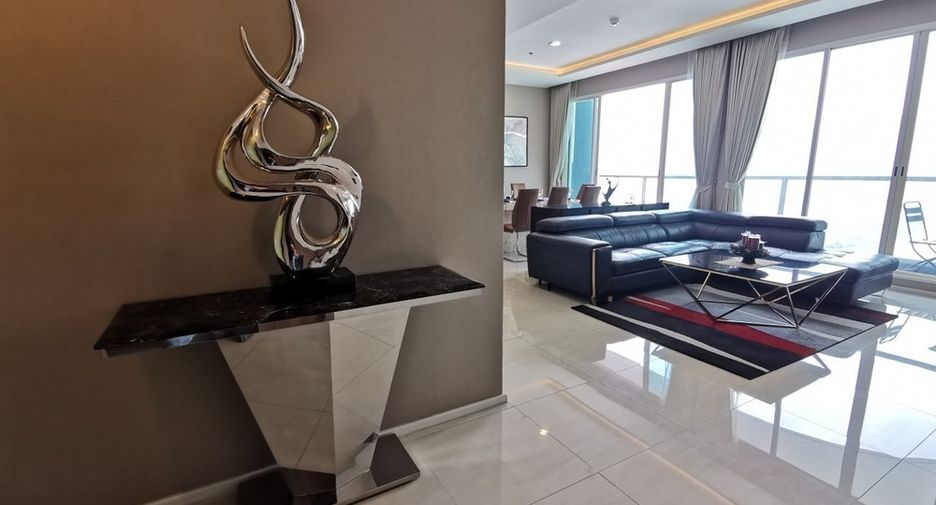 Condo en alquiler y en venta de 3 habitaciones en Bang Kho Laem, Bangkok