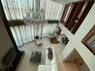 For rent 3 bed condo in Pathum Wan, Bangkok