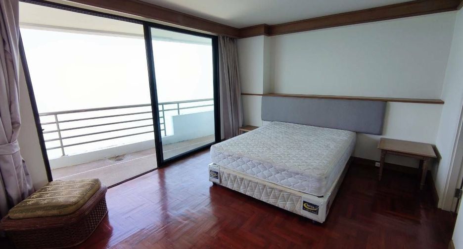 For rent 4 Beds condo in Pratumnak, Pattaya
