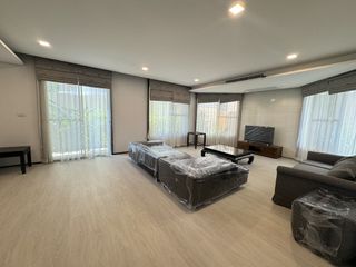 For rent 4 Beds villa in Huai Khwang, Bangkok