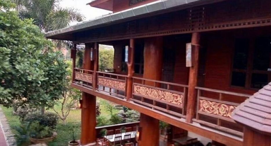 À vendre 8 chambres local commercial à San Pa Tong, Chiang Mai
