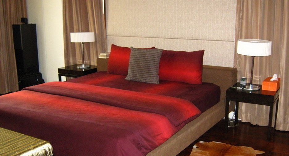 For rent 3 bed condo in Khlong Toei, Bangkok