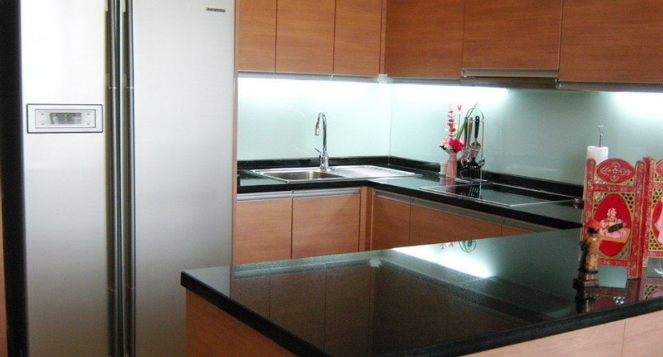 For rent 3 bed condo in Khlong Toei, Bangkok
