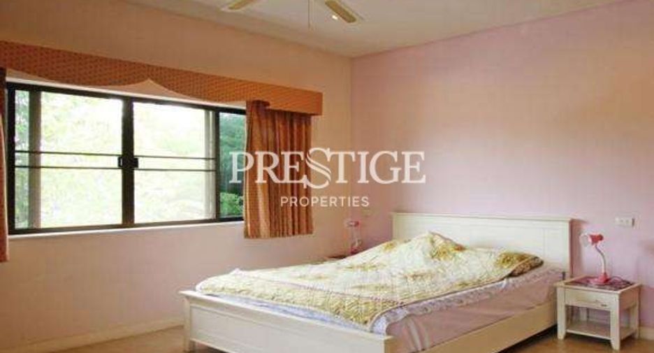For sale 4 bedrooms house in East Pattaya, Pattaya