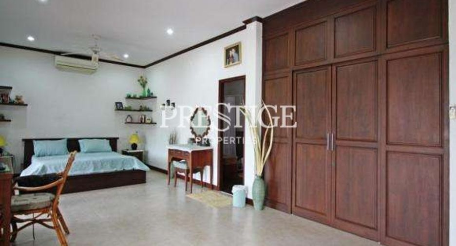 For sale 4 bedrooms house in East Pattaya, Pattaya