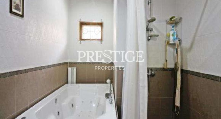 For sale 4 bedrooms house in East Pattaya, Pattaya