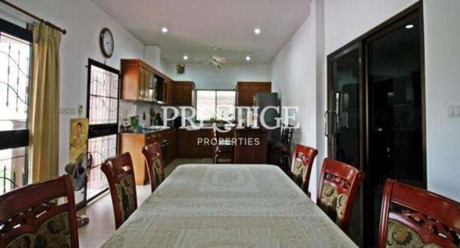 For sale 4 bedrooms house in East Pattaya, Pattaya