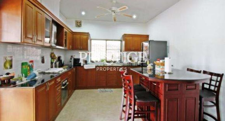 For sale 4 bedrooms house in East Pattaya, Pattaya