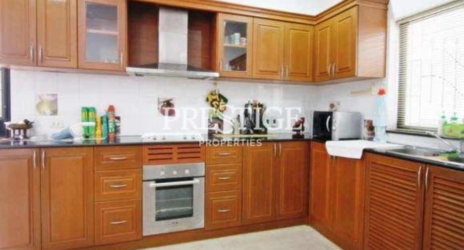 For sale 4 bedrooms house in East Pattaya, Pattaya