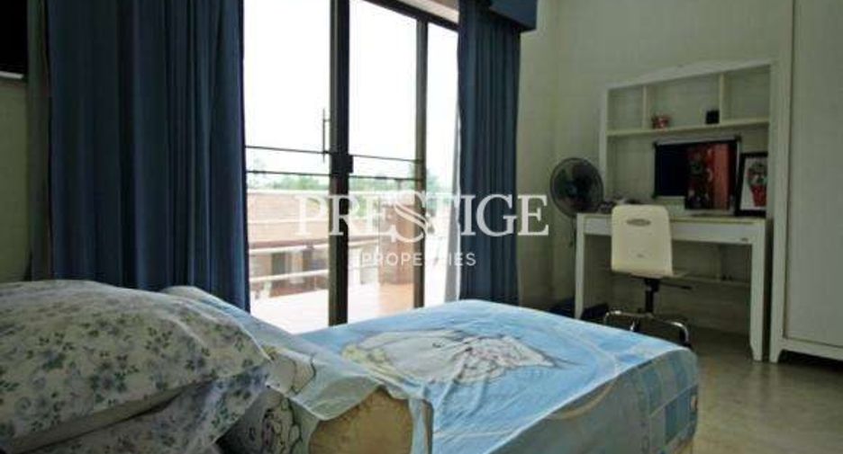 For sale 4 bedrooms house in East Pattaya, Pattaya