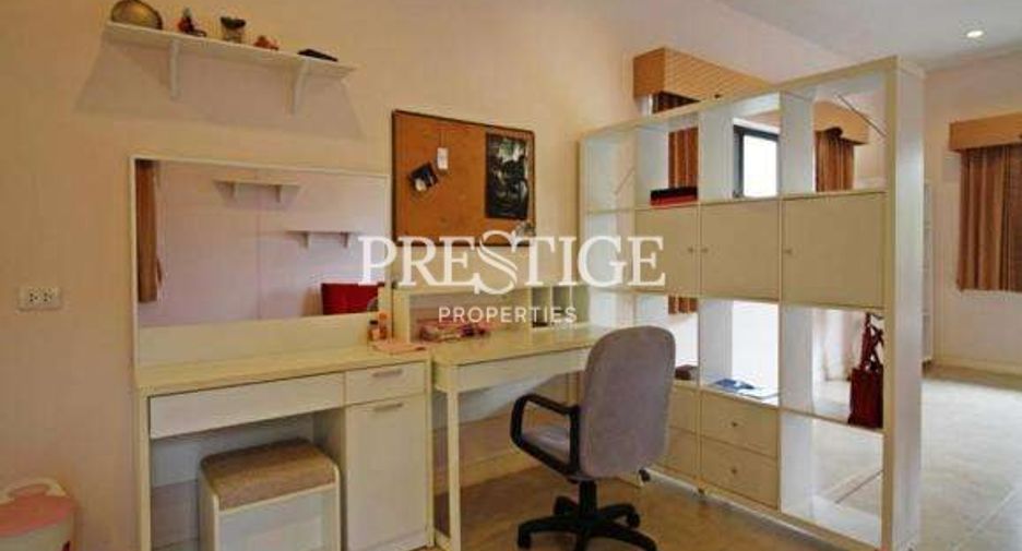 For sale 4 bedrooms house in East Pattaya, Pattaya