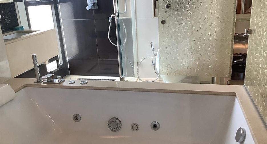 For sale 2 bedrooms condo in Khlong Toei, Bangkok
