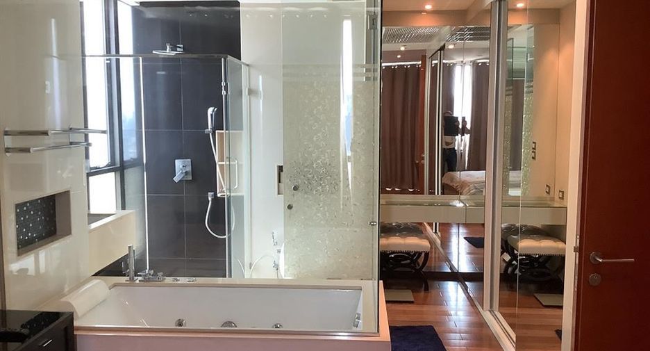 For sale 2 bedrooms condo in Khlong Toei, Bangkok
