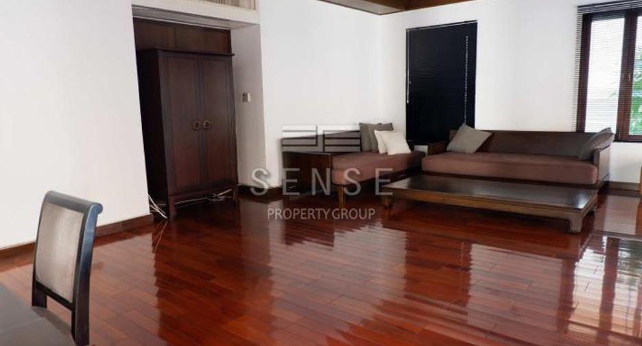 For rent 4 bedrooms house in Khlong Toei, Bangkok