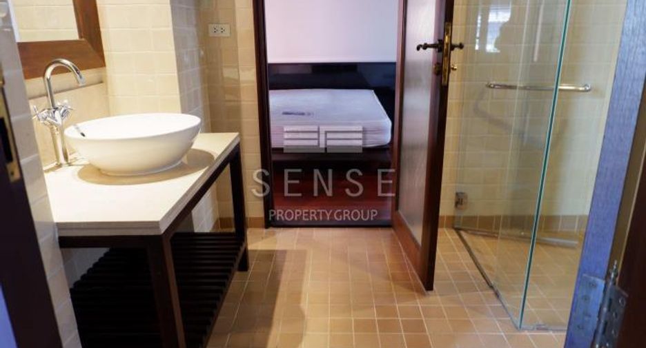For rent 4 bedrooms house in Khlong Toei, Bangkok