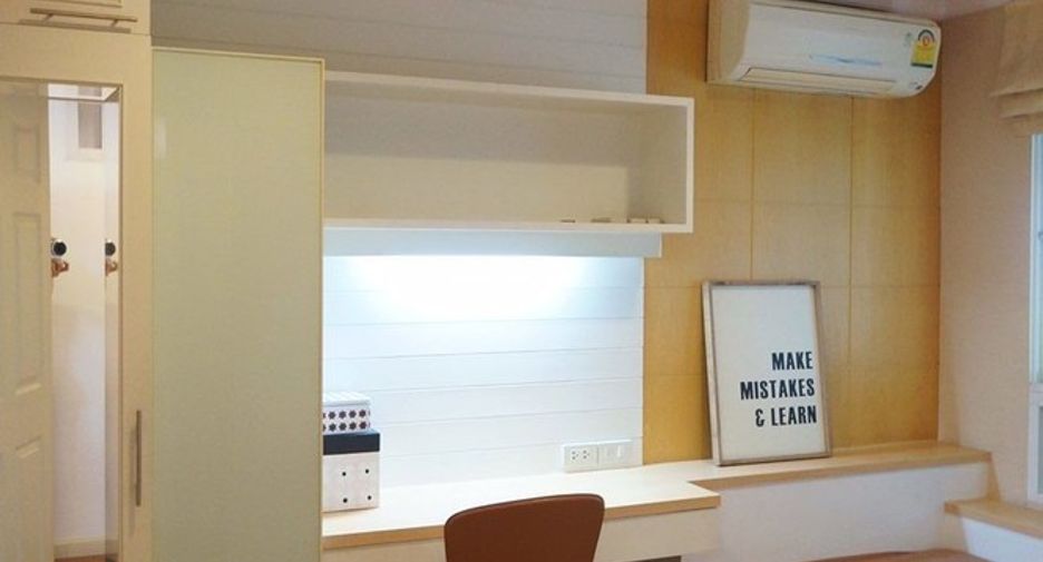 For rent 3 bedrooms condo in Yan Nawa, Bangkok