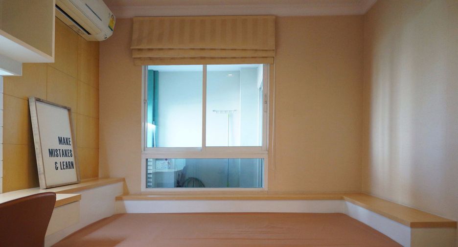 For rent 3 bedrooms condo in Yan Nawa, Bangkok
