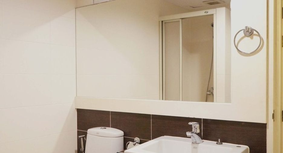For rent 3 bedrooms condo in Yan Nawa, Bangkok
