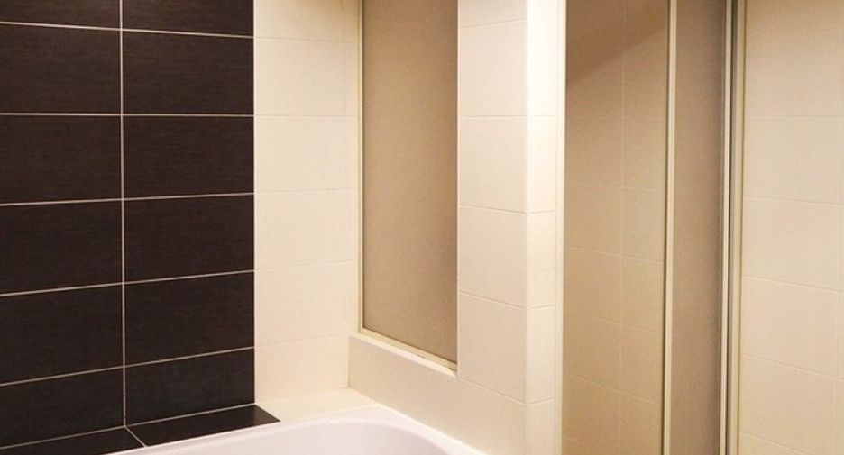 For rent 3 bedrooms condo in Yan Nawa, Bangkok