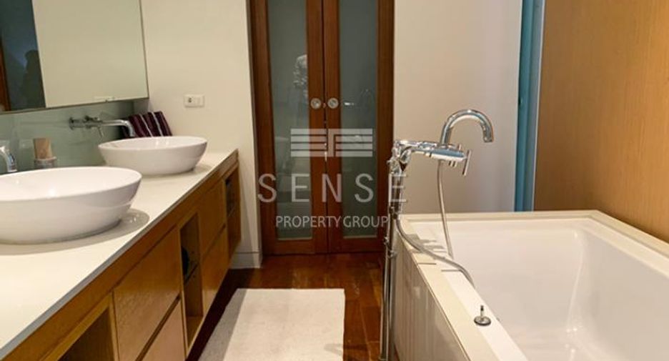 Condo en alquiler de 3 habitaciones en Khlong Toei, Bangkok