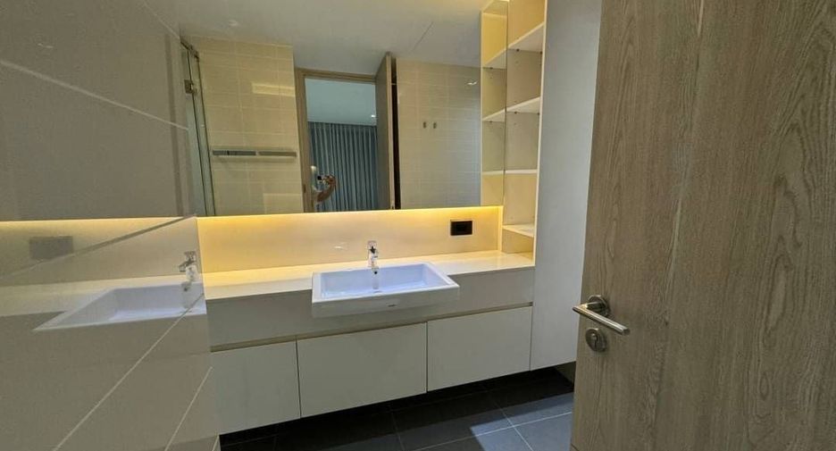 For rent 4 bed house in Huai Khwang, Bangkok