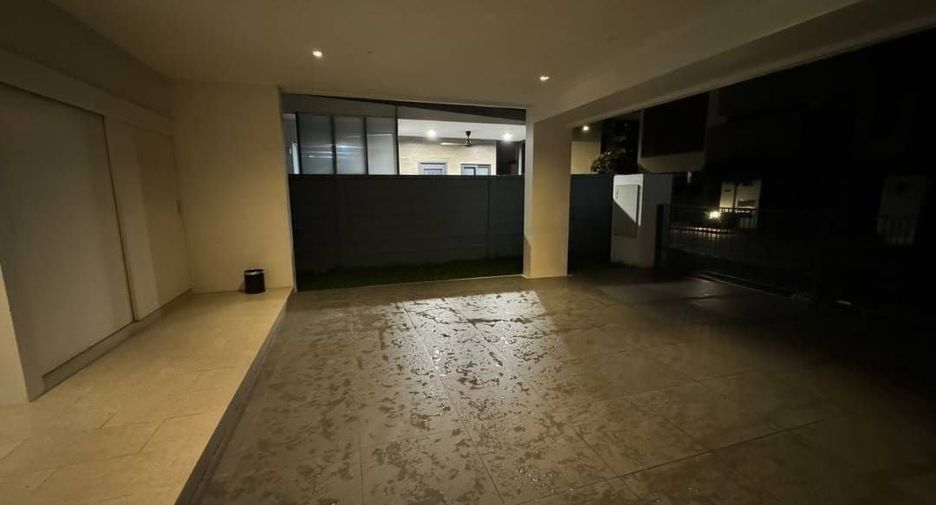 For rent 4 bed house in Huai Khwang, Bangkok