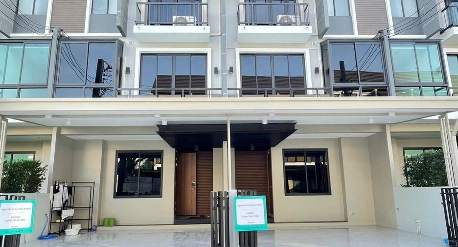 For rent 6 Beds townhouse in Lat Phrao, Bangkok
